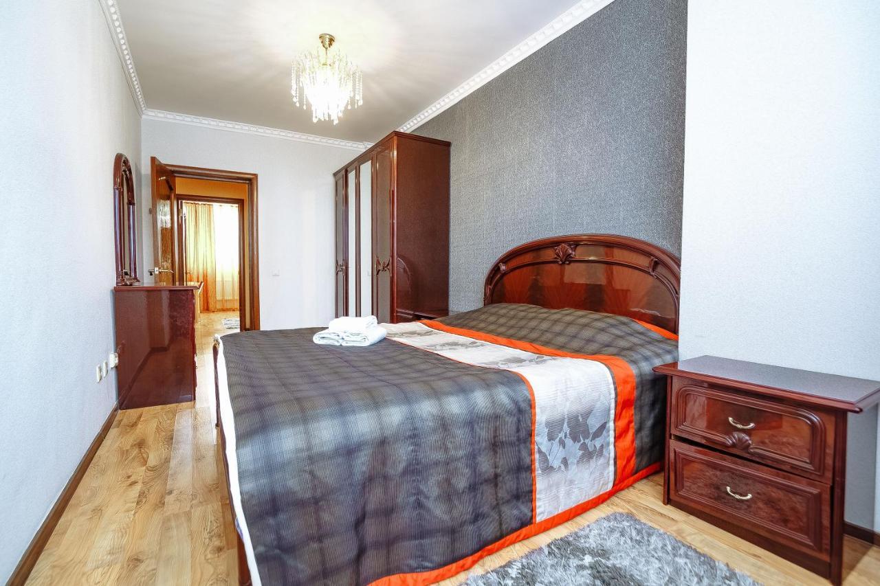 Two Bedroom Apartment On Syganak Street 64-1 Астана Экстерьер фото